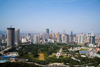 《古墓丽影三部曲》劳拉性感海报被官方删了：必须正确